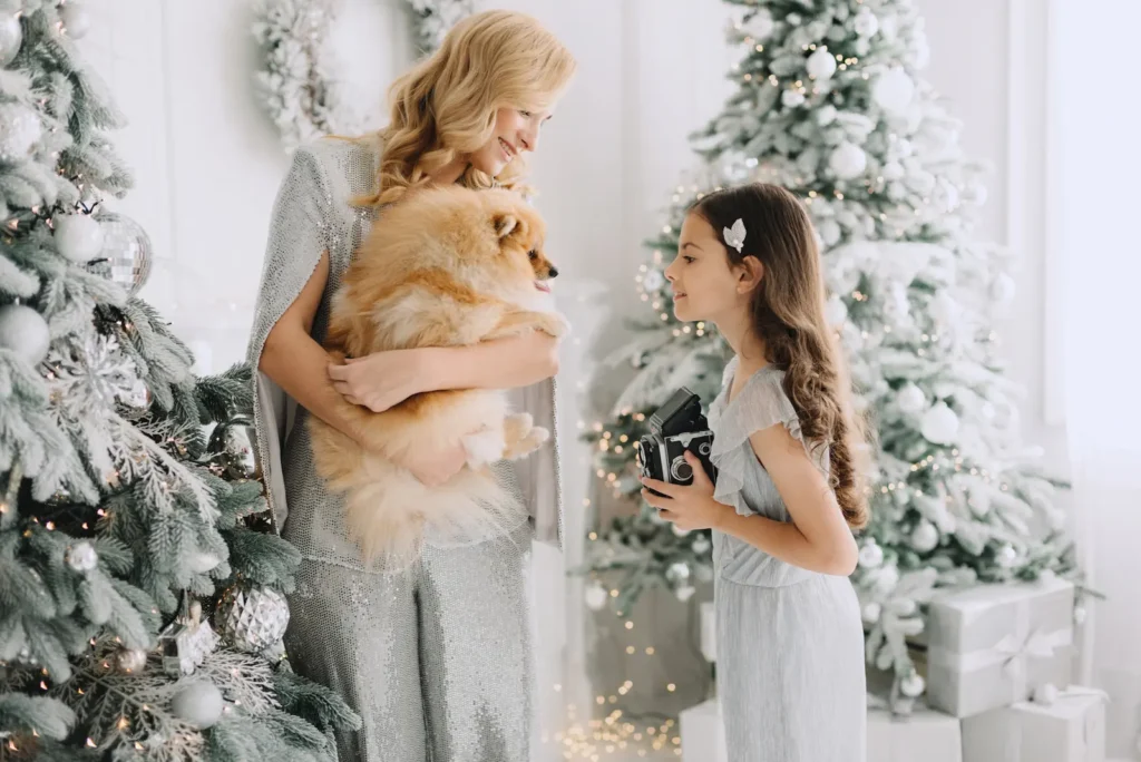 mãe e filha vestindo roupas pratas